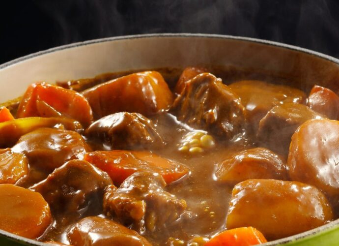 Jeden sposób krojenia cebuli sprawia, że gulasz smakuje jak z restauracji